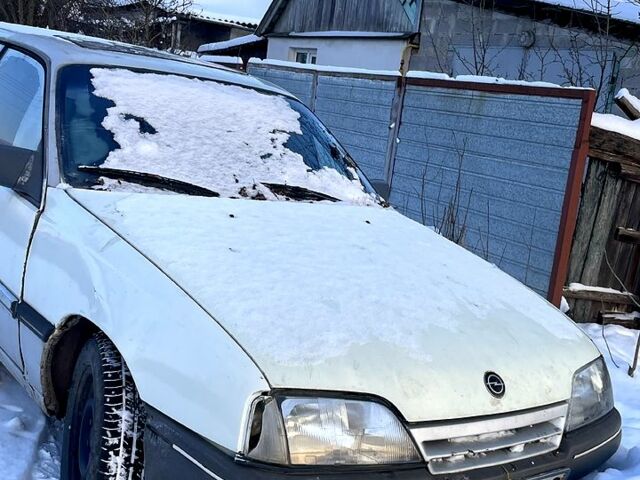 Красный Опель Омега, объемом двигателя 1.8 л и пробегом 0 тыс. км за 450 $, фото 1 на Automoto.ua