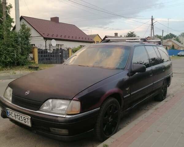 Красный Опель Омега, объемом двигателя 1.8 л и пробегом 350 тыс. км за 950 $, фото 1 на Automoto.ua