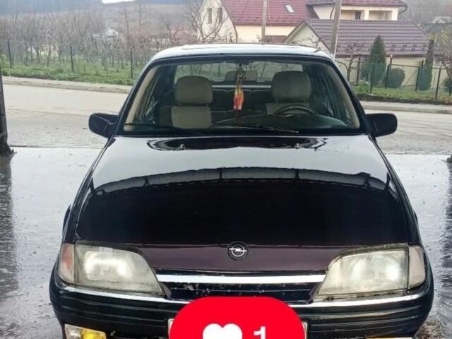 Червоний Опель Омега, об'ємом двигуна 2 л та пробігом 80 тис. км за 950 $, фото 1 на Automoto.ua