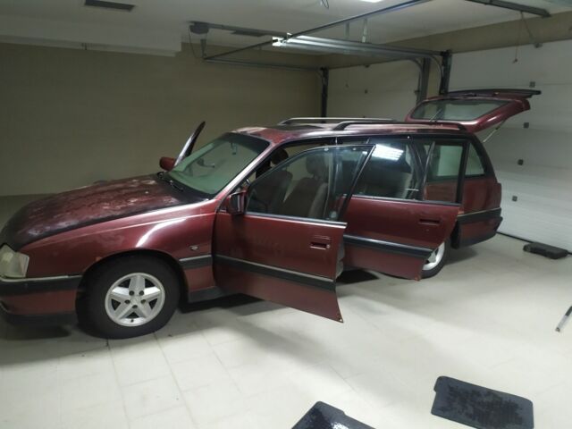 Красный Опель Омега, объемом двигателя 2 л и пробегом 100 тыс. км за 1200 $, фото 1 на Automoto.ua