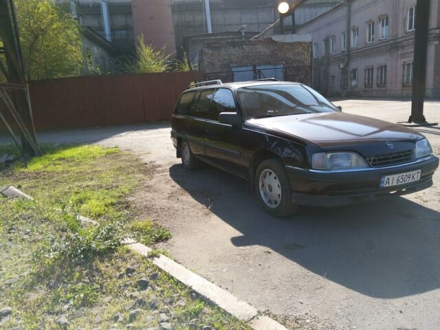 Червоний Опель Омега, об'ємом двигуна 2 л та пробігом 400 тис. км за 1500 $, фото 1 на Automoto.ua