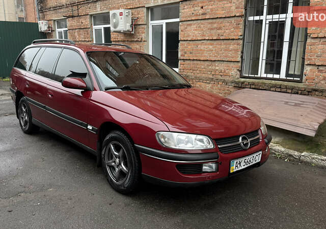 Красный Опель Омега, объемом двигателя 2 л и пробегом 321 тыс. км за 4200 $, фото 1 на Automoto.ua