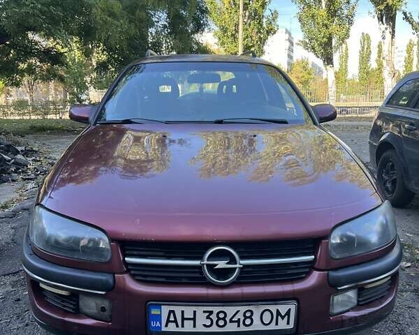 Червоний Опель Омега, об'ємом двигуна 2 л та пробігом 223 тис. км за 1500 $, фото 1 на Automoto.ua