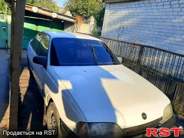 Опель Омега, объемом двигателя 2 л и пробегом 0 тыс. км за 1700 $, фото 1 на Automoto.ua