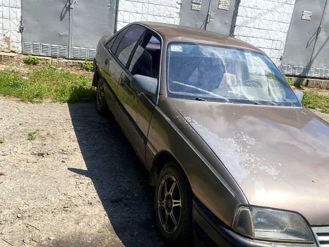 Опель Омега 1990 у Харкові на Automoto.ua Опель Омега, об'ємом двигуна 2 л та пробігом 320 тис. км за 500 $, фото 1 на Automoto.ua