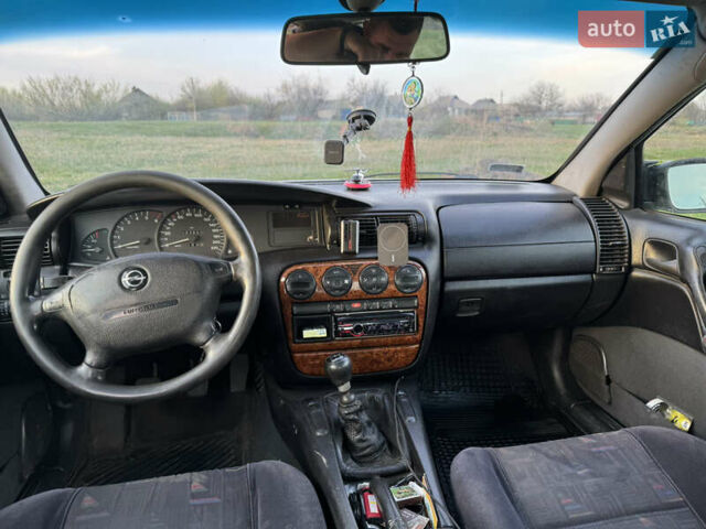 Опель Омега, объемом двигателя 2 л и пробегом 321 тыс. км за 1846 $, фото 1 на Automoto.ua