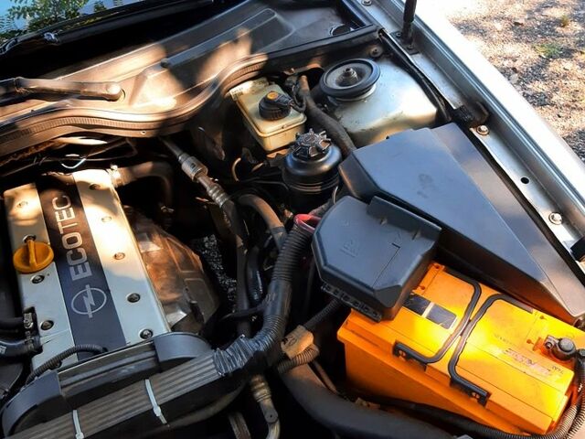 Опель Омега, объемом двигателя 2.2 л и пробегом 400 тыс. км за 2500 $, фото 1 на Automoto.ua