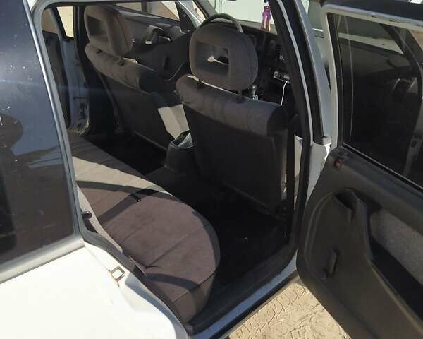 Опель Омега, об'ємом двигуна 1.8 л та пробігом 281 тис. км за 1600 $, фото 1 на Automoto.ua