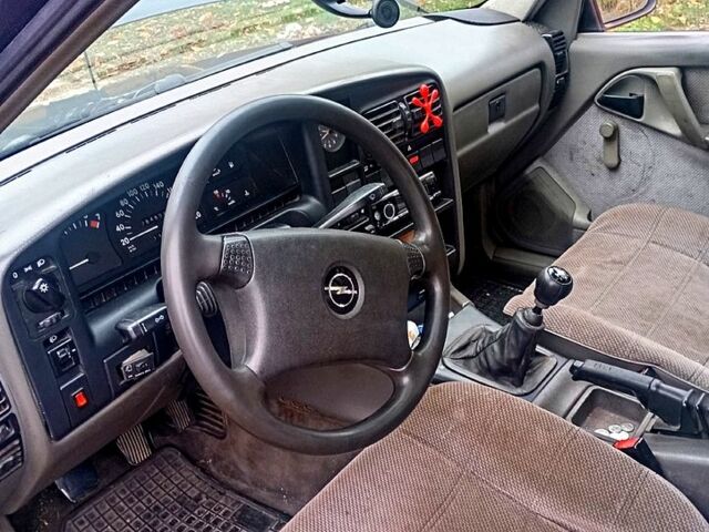 Опель Омега, объемом двигателя 2 л и пробегом 0 тыс. км за 1200 $, фото 1 на Automoto.ua