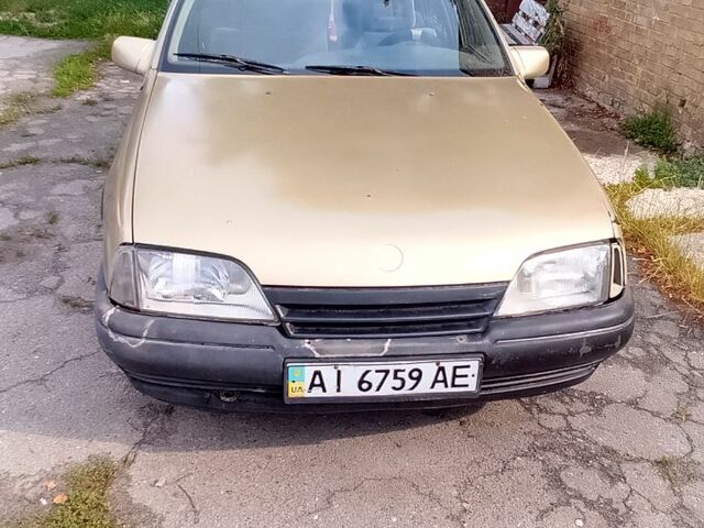 Жовтий Опель Омега, об'ємом двигуна 2 л та пробігом 0 тис. км за 600 $, фото 1 на Automoto.ua