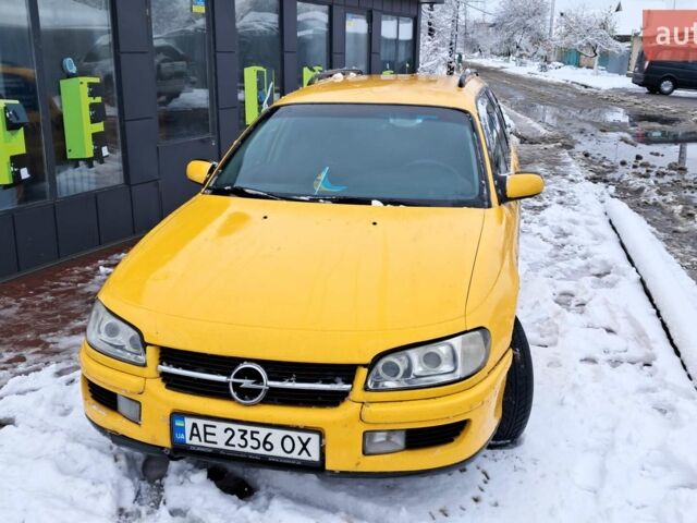 Жовтий Опель Омега, об'ємом двигуна 2 л та пробігом 248 тис. км за 3500 $, фото 1 на Automoto.ua