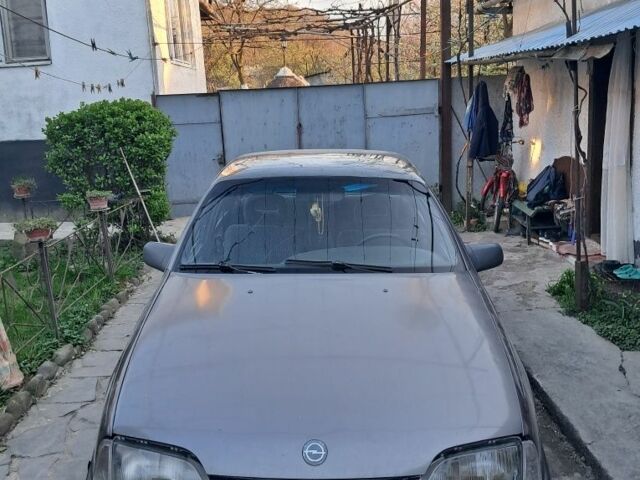 Сірий Опель Омега, об'ємом двигуна 2 л та пробігом 450 тис. км за 700 $, фото 1 на Automoto.ua