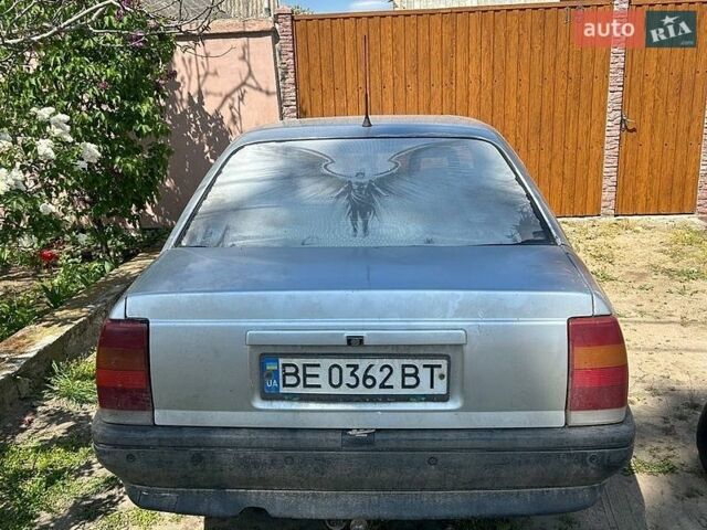 Серый Опель Омега, объемом двигателя 2 л и пробегом 400 тыс. км за 600 $, фото 1 на Automoto.ua