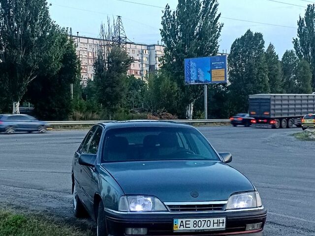 Серый Опель Омега, объемом двигателя 2 л и пробегом 220 тыс. км за 1000 $, фото 1 на Automoto.ua