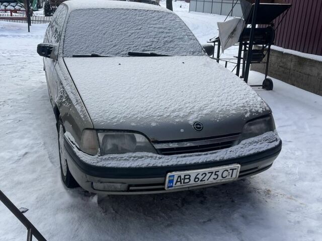 Серый Опель Омега, объемом двигателя 2 л и пробегом 317 тыс. км за 800 $, фото 1 на Automoto.ua