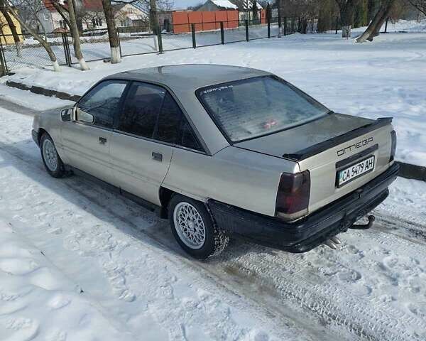 Серый Опель Омега, объемом двигателя 1.8 л и пробегом 300 тыс. км за 650 $, фото 1 на Automoto.ua