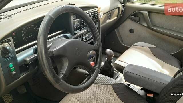 Серый Опель Омега, объемом двигателя 2.3 л и пробегом 400 тыс. км за 2000 $, фото 1 на Automoto.ua