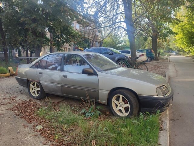 Сірий Опель Омега, об'ємом двигуна 0 л та пробігом 300 тис. км за 561 $, фото 1 на Automoto.ua