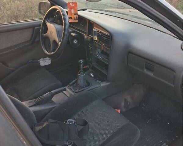 Сірий Опель Омега, об'ємом двигуна 2 л та пробігом 400 тис. км за 1500 $, фото 1 на Automoto.ua