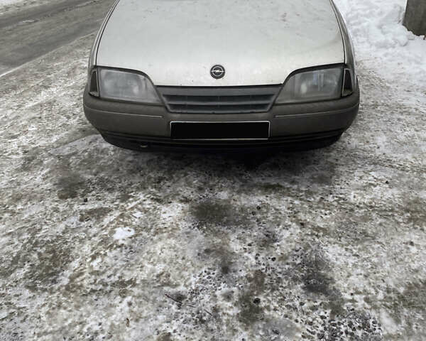 Серый Опель Омега, объемом двигателя 1.8 л и пробегом 100 тыс. км за 900 $, фото 1 на Automoto.ua