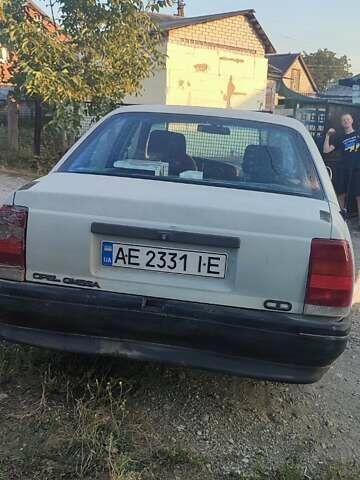 Серый Опель Омега, объемом двигателя 2 л и пробегом 350 тыс. км за 450 $, фото 1 на Automoto.ua