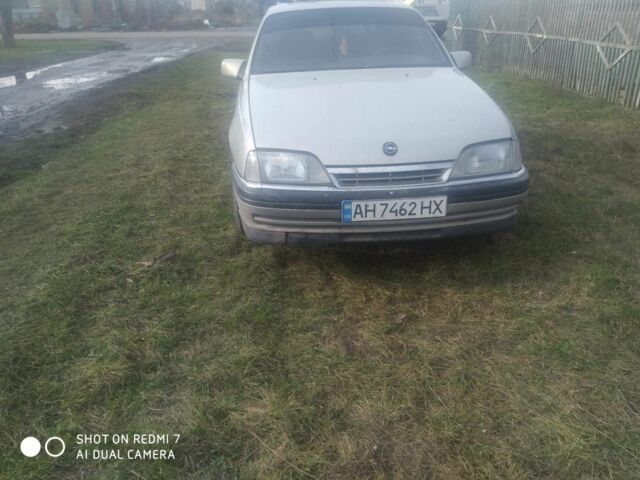 Сірий Опель Омега, об'ємом двигуна 2 л та пробігом 320 тис. км за 828 $, фото 1 на Automoto.ua