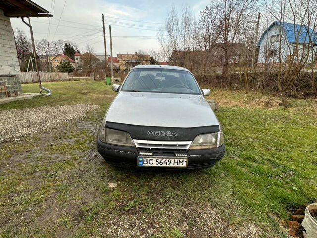 Серый Опель Омега, объемом двигателя 1.8 л и пробегом 200 тыс. км за 800 $, фото 1 на Automoto.ua