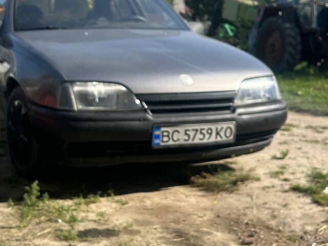 Серый Опель Омега, объемом двигателя 1.8 л и пробегом 2 тыс. км за 905 $, фото 1 на Automoto.ua
