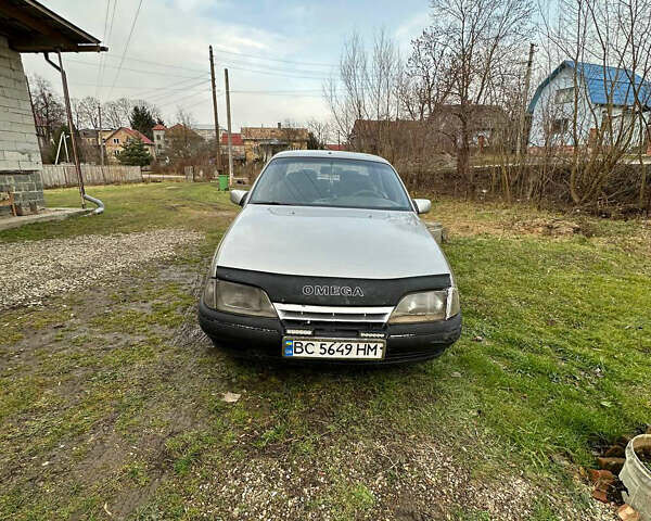 Серый Опель Омега, объемом двигателя 1.8 л и пробегом 200 тыс. км за 800 $, фото 1 на Automoto.ua