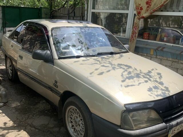 Серый Опель Омега, объемом двигателя 2 л и пробегом 1 тыс. км за 695 $, фото 1 на Automoto.ua