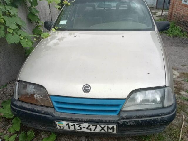 Сірий Опель Омега, об'ємом двигуна 2 л та пробігом 500 тис. км за 725 $, фото 1 на Automoto.ua
