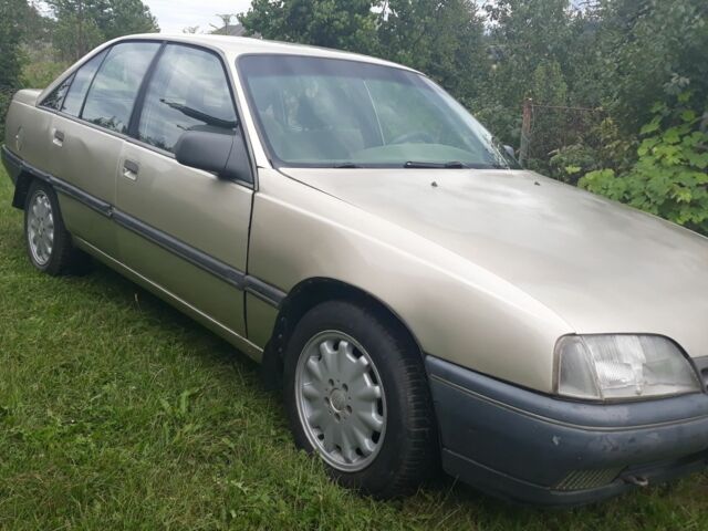 Серый Опель Омега, объемом двигателя 2 л и пробегом 305 тыс. км за 1750 $, фото 1 на Automoto.ua