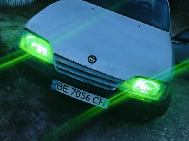 Серый Опель Омега, объемом двигателя 2 л и пробегом 298 тыс. км за 450 $, фото 1 на Automoto.ua