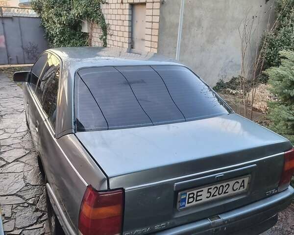 Сірий Опель Омега, об'ємом двигуна 2 л та пробігом 100 тис. км за 1000 $, фото 1 на Automoto.ua