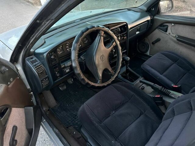 Сірий Опель Омега, об'ємом двигуна 2 л та пробігом 1 тис. км за 675 $, фото 1 на Automoto.ua
