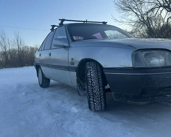 Серый Опель Омега, объемом двигателя 2 л и пробегом 400 тыс. км за 1500 $, фото 1 на Automoto.ua