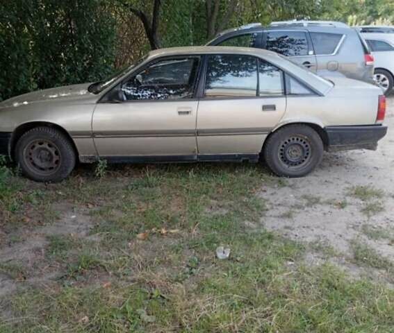 Серый Опель Омега, объемом двигателя 2 л и пробегом 300 тыс. км за 1100 $, фото 1 на Automoto.ua