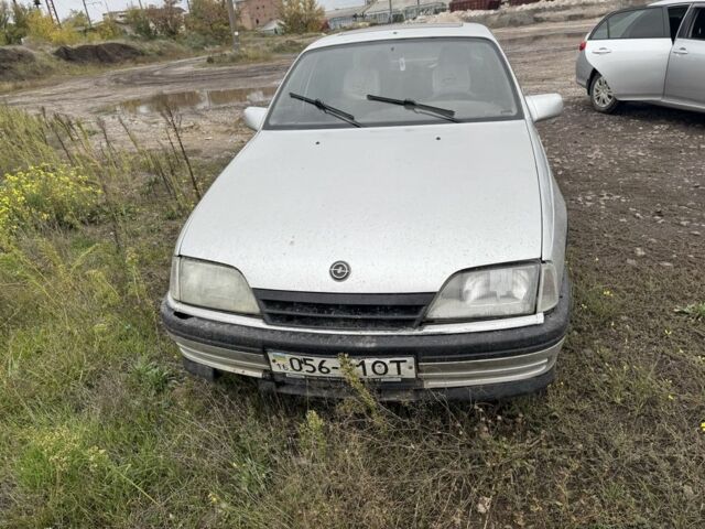 Сірий Опель Омега, об'ємом двигуна 2 л та пробігом 300 тис. км за 601 $, фото 1 на Automoto.ua