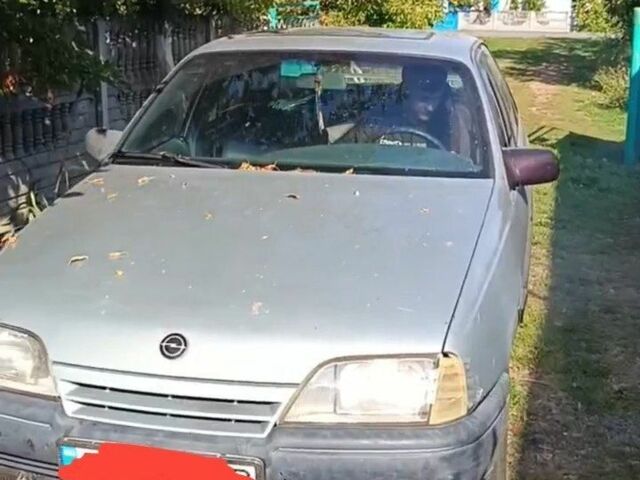 Сірий Опель Омега, об'ємом двигуна 2 л та пробігом 1000 тис. км за 809 $, фото 1 на Automoto.ua