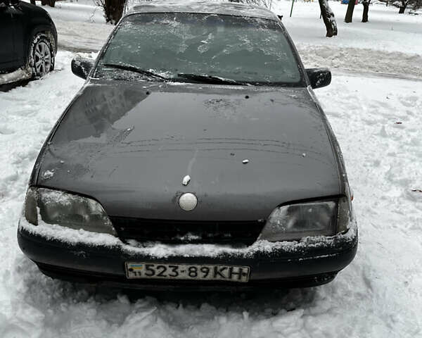 Серый Опель Омега, объемом двигателя 2 л и пробегом 386 тыс. км за 1000 $, фото 1 на Automoto.ua