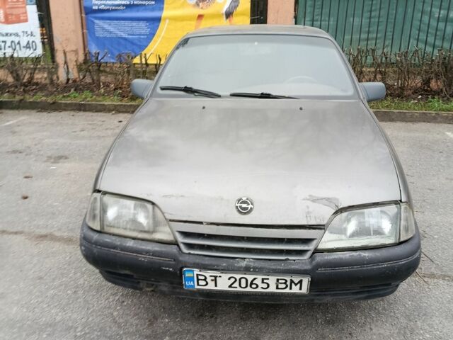 Серый Опель Омега, объемом двигателя 2 л и пробегом 200 тыс. км за 400 $, фото 1 на Automoto.ua