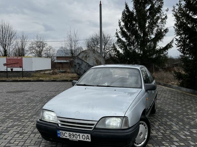 Серый Опель Омега, объемом двигателя 2.3 л и пробегом 300 тыс. км за 1250 $, фото 1 на Automoto.ua