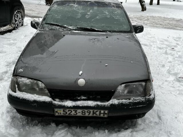 Серый Опель Омега, объемом двигателя 2 л и пробегом 386 тыс. км за 1000 $, фото 1 на Automoto.ua