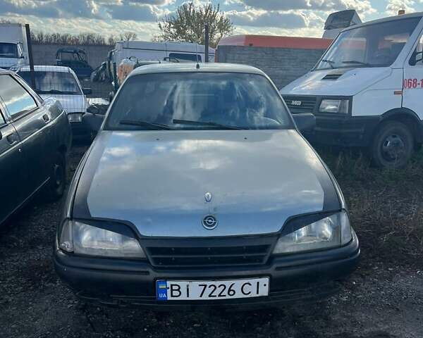 Серый Опель Омега, объемом двигателя 2 л и пробегом 200 тыс. км за 650 $, фото 1 на Automoto.ua