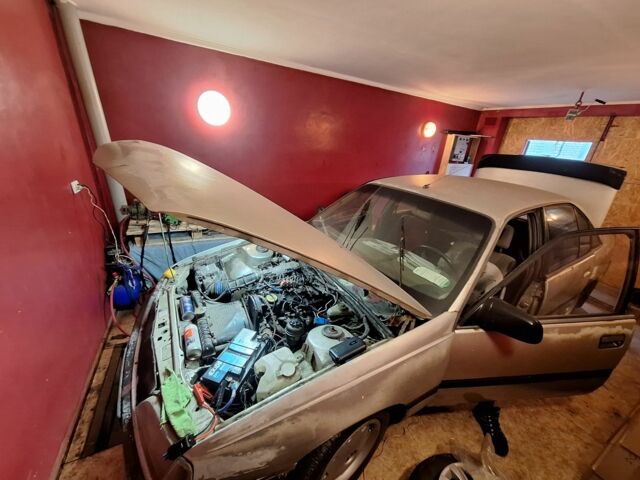 Серый Опель Омега, объемом двигателя 1.8 л и пробегом 240 тыс. км за 500 $, фото 1 на Automoto.ua