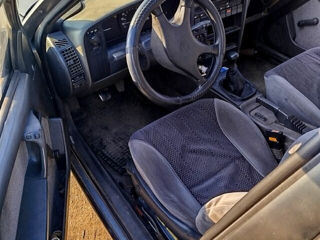 Сірий Опель Омега, об'ємом двигуна 2 л та пробігом 326 тис. км за 850 $, фото 1 на Automoto.ua