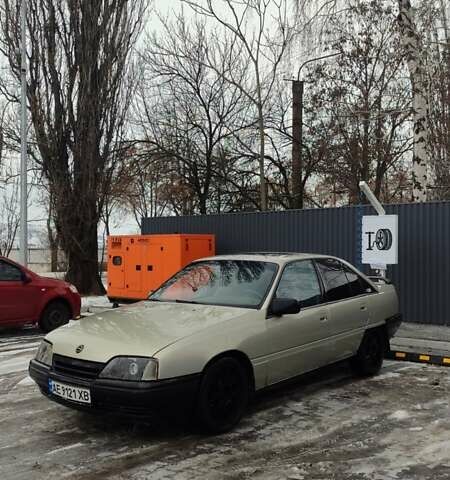 Серый Опель Омега, объемом двигателя 2 л и пробегом 201 тыс. км за 1600 $, фото 1 на Automoto.ua