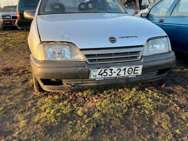 Серый Опель Омега, объемом двигателя 2 л и пробегом 200 тыс. км за 490 $, фото 1 на Automoto.ua