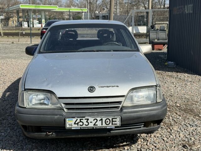 Серый Опель Омега, объемом двигателя 2 л и пробегом 268 тыс. км за 750 $, фото 1 на Automoto.ua