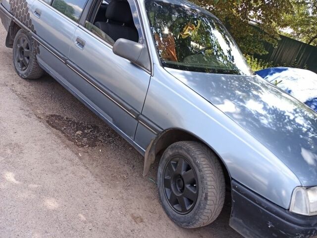 Сірий Опель Омега, об'ємом двигуна 0 л та пробігом 430 тис. км за 1697 $, фото 1 на Automoto.ua